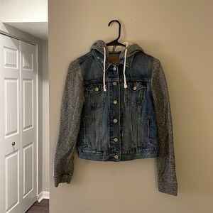 Levi’s Jean Jacket with Sweatshirt Sleeves & Hood - Size Small